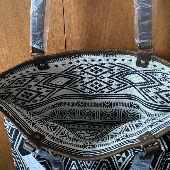 Thirty one reversible tote. Brand New with tag and bag it came in - Picture 2 of 2